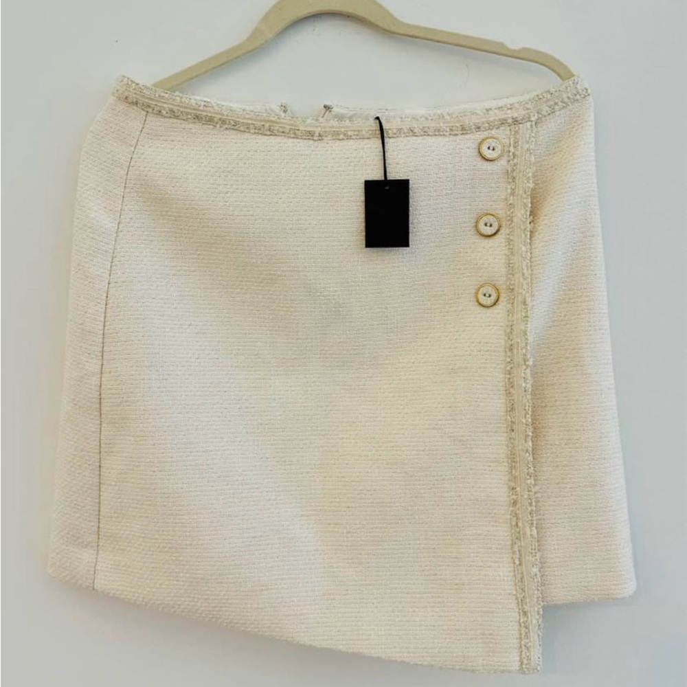BCBG MaxZaria mini skirt.  Cream. Sz M